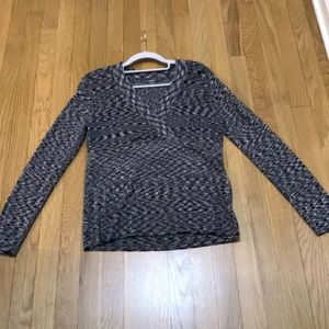 Apt. 9 Blouse, Long sleeve stretch, Gray and Black size XL, v-neck, worn once